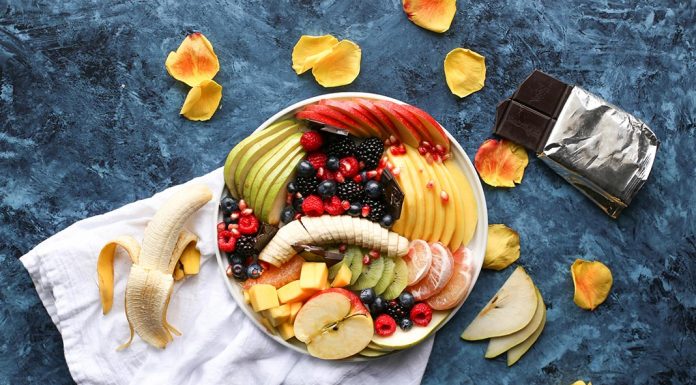 خطرات خوردن بیش از حد غذای رستوران