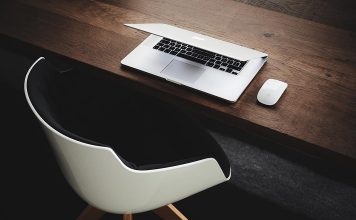 کیم کارداشیان نشان می دهد از بین بردن عمیق در بالا رفتن و مینی