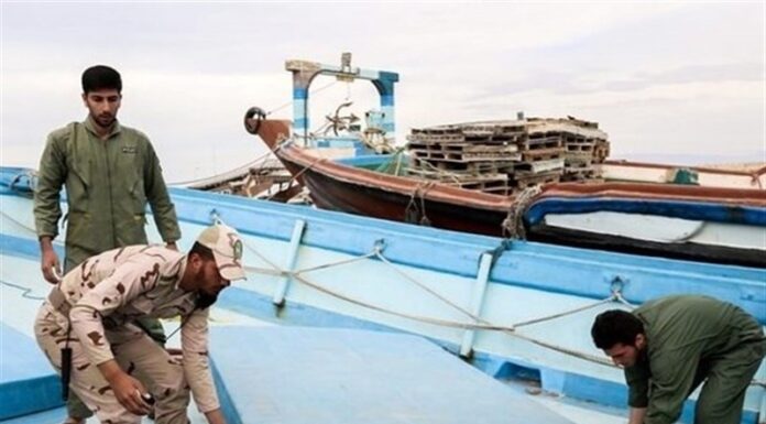 کشف ۳۰ هزار لیتر سوخت قاچاق از یک شناور در بوشهر