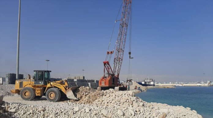 عملیات اجرایی فاز ۲ طرح احداث اسکلههای رمپ بندر دیر آغاز شد