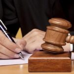 زمینخواری که به جای حبس، «تابلوهای حفاظت از اراضی ملی» در دلوار نصب میکند