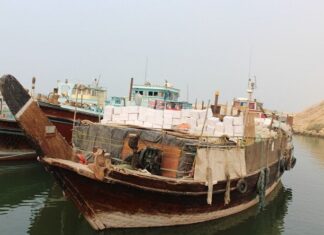 ۲ شناور حامل قاچاق در آبهای استان بوشهر توقیف شد