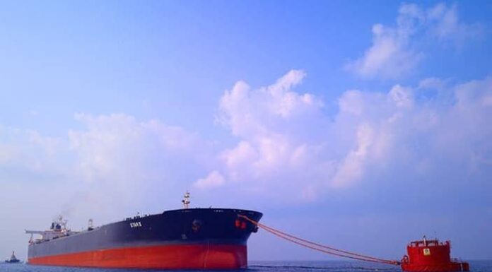 پهلودهی و بارگیری همزمان چهار فروند نفتکش در پایانه میعانات گازی پارس جنوبی