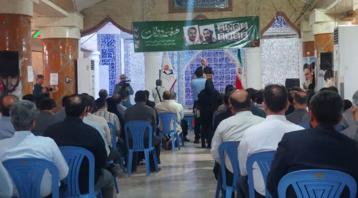 عطرافشانی گلزار شهدا بوشهر به مناسبت هفته دولت برگزارشد