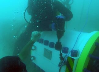 برای اولینبار انجام شد؛ تعمیرات پیشگیرانه در اعماق خلیج فارس/ جلوگیری از وقوع آلودگی نفتی+تصویر