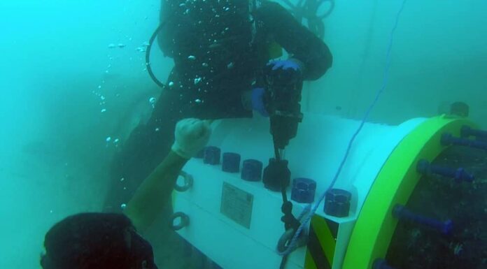 برای اولینبار انجام شد؛ تعمیرات پیشگیرانه در اعماق خلیج فارس/ جلوگیری از وقوع آلودگی نفتی+تصویر