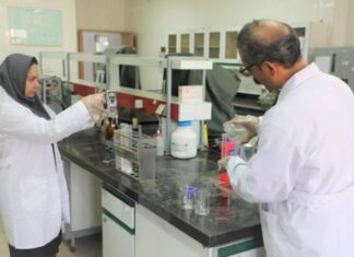 انجام ۲۵ هزار آزمایش برای تشخیص بیماریهای میگو در بوشهر