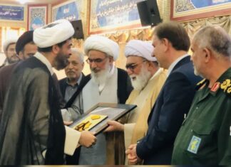 نشان بلادی به خانواده شهید ابوتراب عاشوری اعطا شد