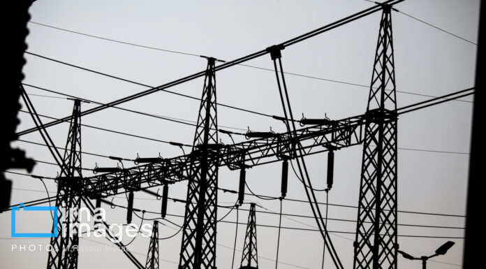 استاندار بوشهر خواستار استقلال برق استان از فارس شد