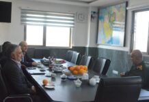 مدیرعامل پایانههای نفتی ایران، عباس اسدروز، در دیدار با علی رزمجو، فرمانده سپاه امام صادق(ع) استان بوشهر