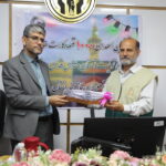 ۱۰۰۰ قطعه کارت هدیه تولیت آستان قدس رضوی به دانش آموزان نیازمند کمیته امداد استان بوشهر اهدا شد