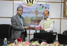 ۱۰۰۰ قطعه کارت هدیه تولیت آستان قدس رضوی به دانش آموزان نیازمند کمیته امداد استان بوشهر اهدا شد