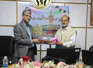 ۱۰۰۰ قطعه کارت هدیه تولیت آستان قدس رضوی به دانش آموزان نیازمند کمیته امداد استان بوشهر اهدا شد