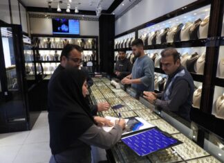 نمونه برداری از طلا فروشیهای استان بوشهر برای صحت سنجی عیار آن ها