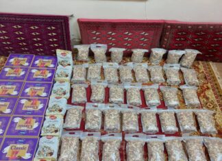 توزیع ۱۰۰بن خرید آجیل و ۱۰۰ بسته آجیل و شکلات توسط جهادگران شهید احمدی جوان شهرستان بوشهر