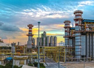 بیش از ۲۰۲۷ مگاوات طرح نیروگاهی تا اوج بار ۱۴۰۴ به مدار میآید