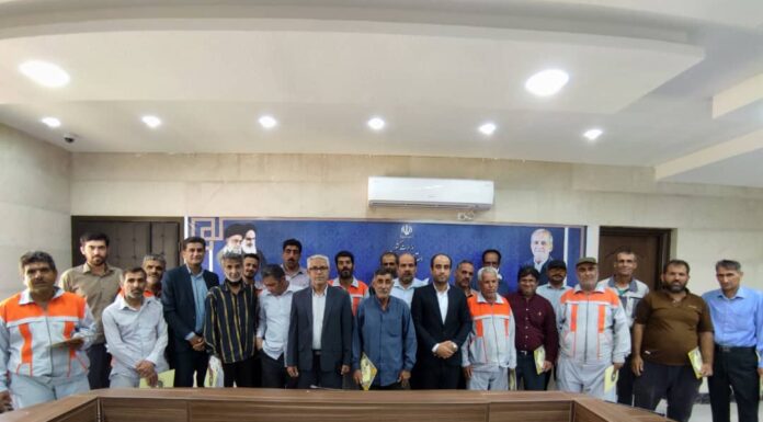 تجلیل از تلاشگران شهرداری بندر دلّوار به مناسبت روز جهانی کار و کارگر