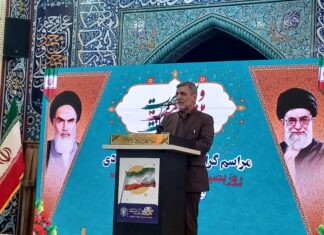 تجلی بصیرت ملت در مصلی جمعه بوشهر / صفار هرندی: مردم ایران همواره در بزنگاههای تاریخی به میدان آمدهاند