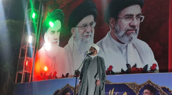 پرچم جمهوری اسلامی نماد ایستادگی در برابر مستکبران جهان است